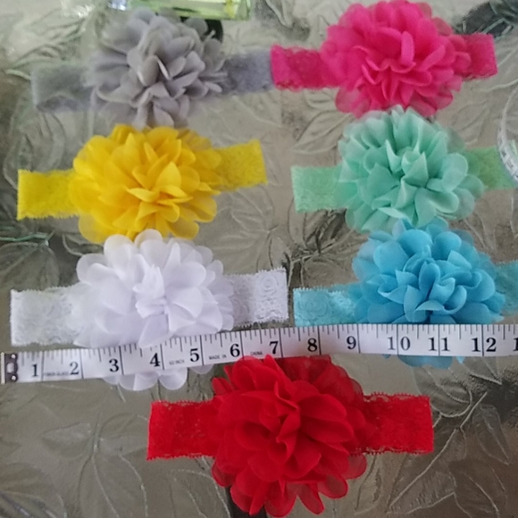 Adorable flower headbands - Picture 4 of 5